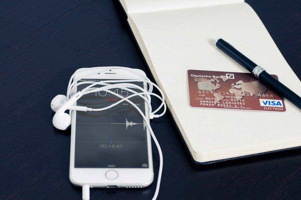 THE PROS AND CONSOF AN ECOMMERCE BUSINESS AS A DIGITAL NOMAD